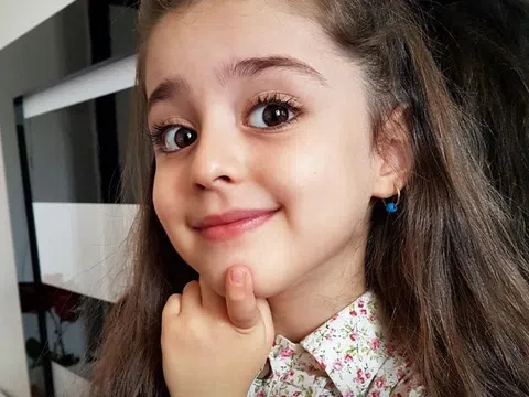 Cô bé “thiên thần nhí” xinh đến mức bố nghỉ việc làm vệ sĩ riêng, giờ ra sao?