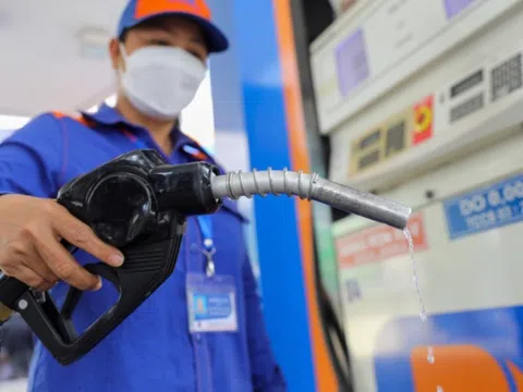 Giá xăng dầu ngày 22/3: Giá dầu Brent vượt 110 USD/thùng, giá xăng dầu trong nước ra sao?