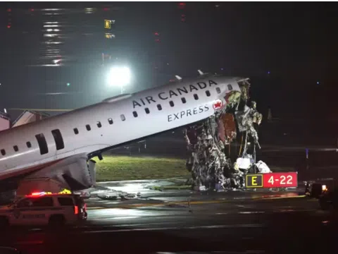 Máy bay va chạm xe cứu hỏa ngay đường băng ở Mỹ, 2 phi công thiệt mạng, nhiều người bị thương