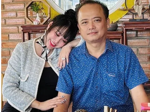 Đại gia miền Tây si mê mẹ đơn thân U50 là nghệ sĩ nổi tiếng một thời, hiện là Phó Viện trưởng