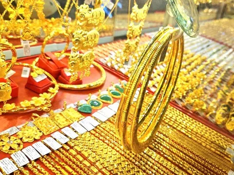 Giá vàng 25/3: “Nhảy múa” dữ dội, tăng sốc tới gần 7 triệu/lượng, lập đỉnh mới