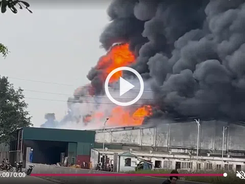 Video: Cháy kinh hoàng kèm nhiều tiếng nổ lớn tại xưởng tái chế nhựa ở Hưng Yên