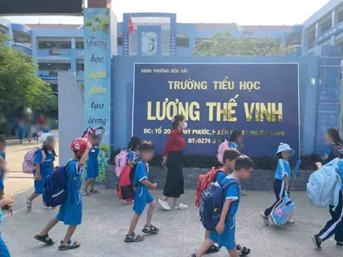 Xôn xao clip trẻ không ăn bán trú bị “đuổi ra nắng”, lãnh đạo phường Bến Cát nói gì?