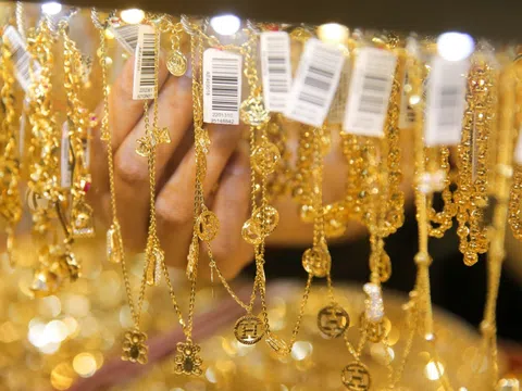 Giá vàng ngày 27/3: Lao dốc mạnh, về sát 4.400 USD/ounce, người mua nên “cầm tiền hay xuống tay”?