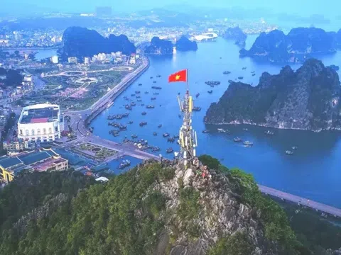 Nam sinh viên gặp nạn trên núi Bài Thơ, cơ quan chức năng khám nghiệm hiện trường