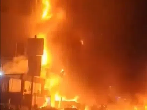 Cháy chung cư kinh hoàng ở Trung Quốc: Lửa bao trùm tòa nhà, thương vong tăng cao