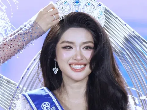 Tân hoa hậu Miss World Vietnam 2025 bật khóc giây phút đăng quang, nhan sắc khiến dân mạng trầm trồ