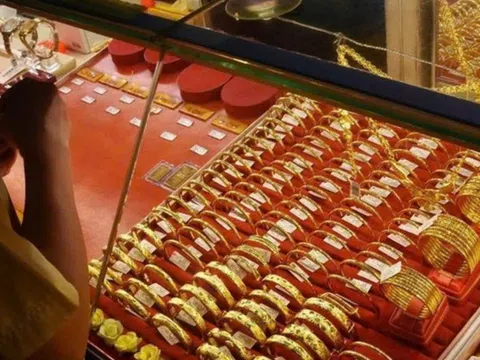 Giá vàng hôm nay 30/3: Vàng trong nước giữ đỉnh, chuyên gia cảnh báo biến động mạnh sắp tới