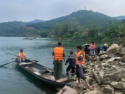 Lật thuyền trong đêm ở Tuyên Quang: Con trai sống sót, hai vợ chồng tử vong thương tâm
