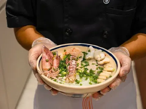 Món vừa ăn vừa “quậy” khiến du khách "phát cuồng", bí mật giấu trong bát nước chấm gây nghiện