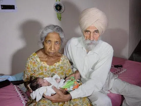 Cụ bà 72 tuổi sinh con đầu lòng là bé trai khỏe mạnh cùng chồng 80 tuổi