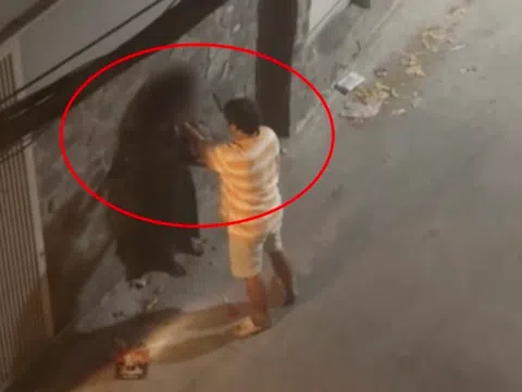 Phẫn nộ mạng xã hội: Gã đàn ông bạo hành, tấn công tình dục giữa đường vắng ở TP.HCM