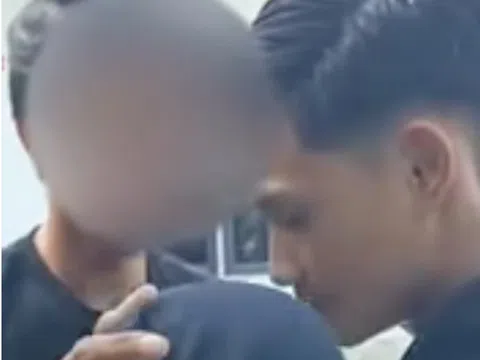 Bắt quả tang vợ ngoại tình, chồng khóc nức nở trước nhân tình của vợ, làm điều khiến cả mạng xã hội “sửng sốt”