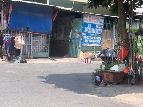 Bất thường cái chết của người phụ nữ sống một mình trong phòng trọ ở TP.HCM, công an phong tỏa hiện trường