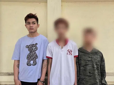 Bắt Vũ Việt An cùng 2 thiếu niên giật túi xách của cụ bà ngồi xe lăn