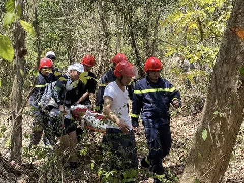 Kịch tính trên núi Dinh: Du khách nước ngoài gãy chân được cứu sống phút chót