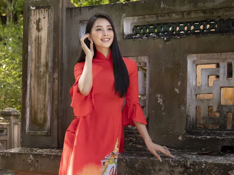 Hoa hậu Tiểu Vy khoe sắc trong tà áo dài đón Xuân