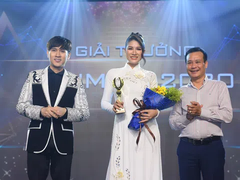 Trang Trần nhận giải thưởng Chim Én 2020