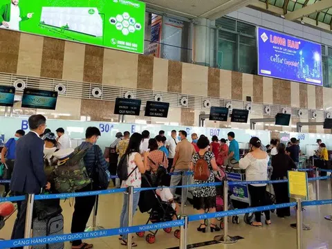 Bộ Giao thông Vận tải: Không đóng cửa sân bay Nội Bài
