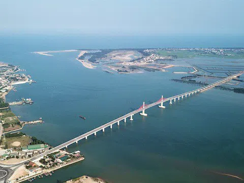 Cầu 950 tỷ đồng dài nhất miền Trung thông xe dịp Tết
