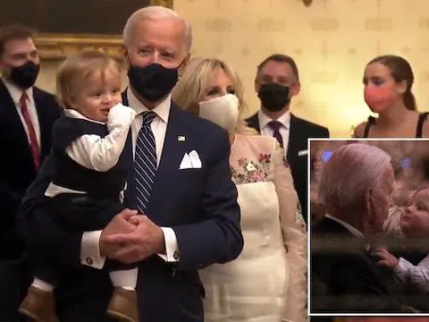 Hé lộ món đồ đặc biệt Tổng thống Joe Biden mang theo mình vào Nhà Trắng