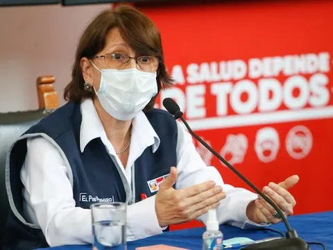 Bị chỉ trích vì tiêm vaccine COVID-19 trước cho tổng thống, bộ trưởng Y tế Peru từ chức