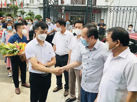 Hàng trăm thầy thuốc quân dân y tiếp tục lên đường vào "tuyến lửa", quyết tâm ngăn chặn, đẩy lùi đại dịch Covid-19