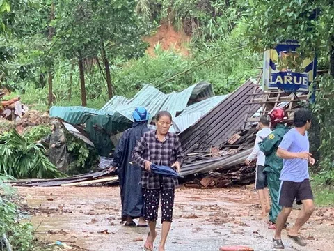 Nhân chứng vụ sạt lở kinh hoàng ở Quảng Nam: "May mà chạy kịp chứ không bị vùi trong đất rồi"