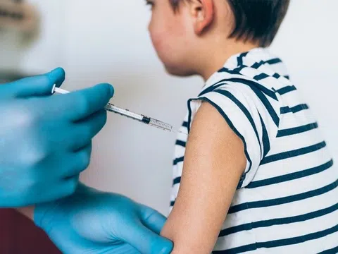 Châu Âu phê duyệt tiêm vaccine Pfizer cho trẻ từ 5-11 tuổi