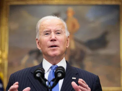 Tổng thống Biden đối mặt với nguy cơ khủng hoảng chính trị mới do biến thể Omicron
