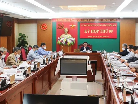 Bí thư huyện ủy Cô Tô Lê Hùng Sơn "quan hệ bất chính với cán bộ thuộc quyền"