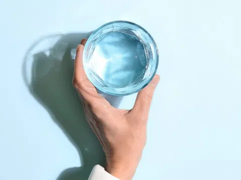 6 dấu hiệu cho thấy bạn uống nước quá nhiều