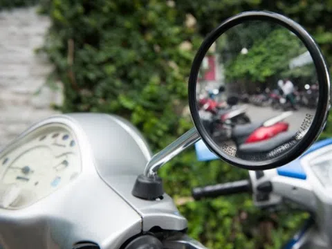 Xe máy không lắp gương chiếu hậu bị phạt bao nhiêu?