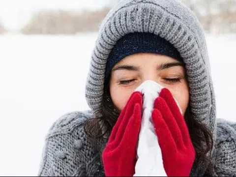 Làm cách nào để phân biệt cảm lạnh và Omicron?