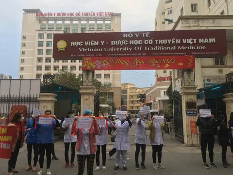 Nhân viên bệnh viện Tuệ Tĩnh yêu cầu trả lương: Bộ Y tế yêu cầu giải quyết dứt điểm