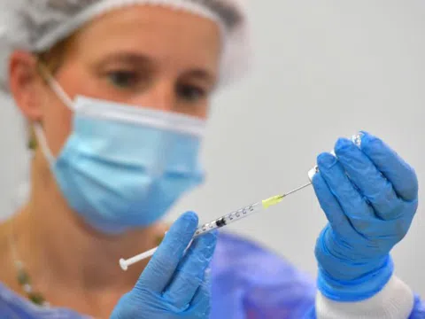 WHO kêu gọi phát triển vaccine ngừa COVID-19 mới có khả năng chống lây nhiễm cao