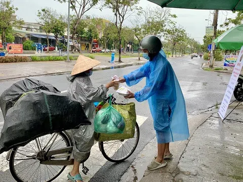 Thầy giáo tiểu học hơn 1 thập kỷ làm thiện nguyện: “Trao lòng nhân ái, gieo mầm yêu thương”