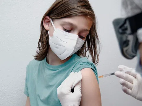 Trẻ 5-11 tuổi tiêm vaccine ngừa COVID-19 có thể gặp các tác dụng phụ gì?