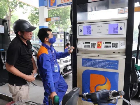 Tùy tiện tăng giá bán xăng lên 1.000 đồng/lít, một cửa hàng xăng dầu bị xử phạt