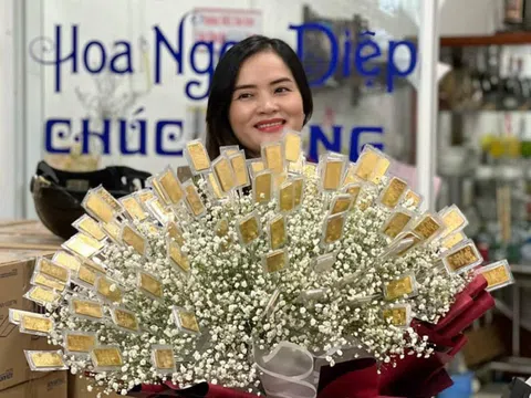 Sự thật đằng sau vụ "đại gia tặng vợ bó hoa 100 cây vàng 9999"