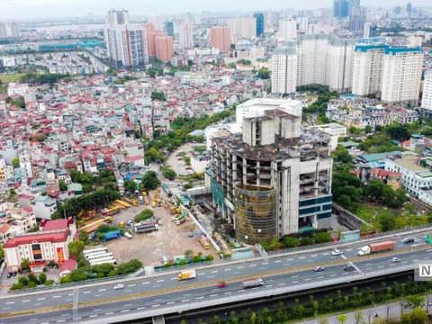 "Toà tháp thương binh" bỏ hoang giữa đất vàng Hà Nội