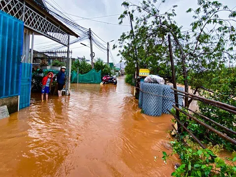 Lâm Đồng: Hàng chục nhà dân ngập nặng sau cơn mưa chiều