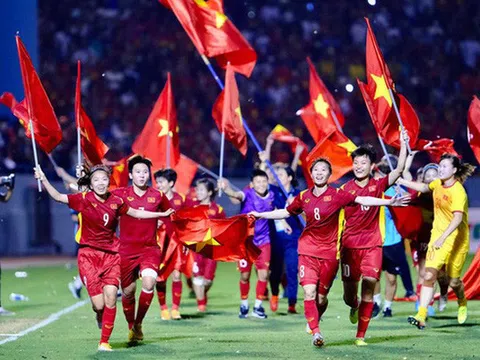 Chủ tịch nước Nguyễn Xuân Phúc biểu dương đội tuyển bóng đá nữ Việt Nam
