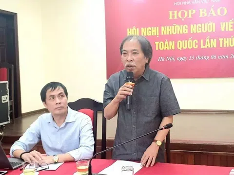 Hà Nội đồng ý hỗ trợ vé máy bay, Hội nhà văn từ chối vì quá chậm