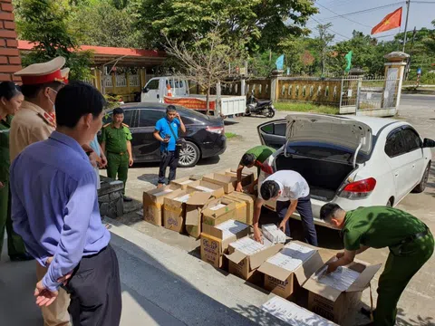 Thừa Thiên Huế: Phát hiện xe ô tô chở 6.500 gói thuốc lá nhập lậu