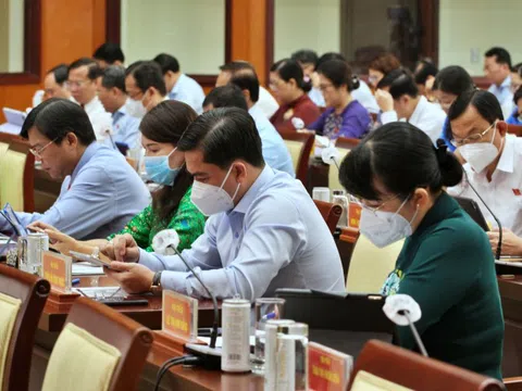 HĐND Tp.HCM chất vấn Giám đốc Sở Xây dựng về nhà ở xã hội