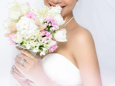 Hoa hậu Phạm Hương bất ngờ tung ảnh cưới