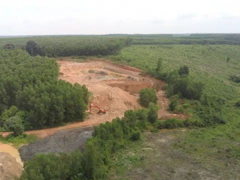 Đồng Nai: Một mỏ đất không phép rộng hàng chục hecta ngang nhiên hoạt động