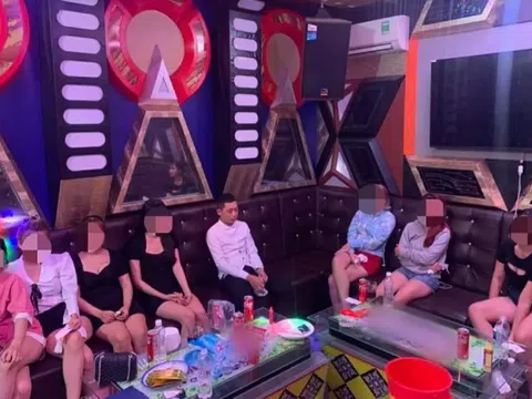 Phát hiện 12 nam nữ thanh niên “bay lắc” trong quán karaoke ở Bình Dương