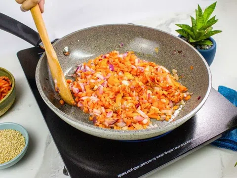 Món ngon cuối tuần: Cách làm cơm kim chi cá ngừ ngon như ngoài hàng